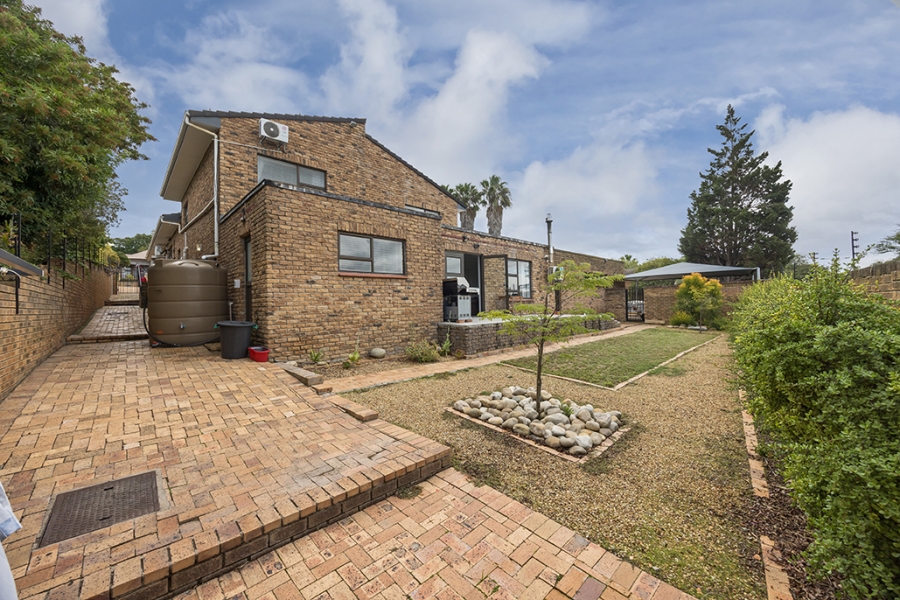 7 Bedroom Property for Sale in Sonstraal Western Cape